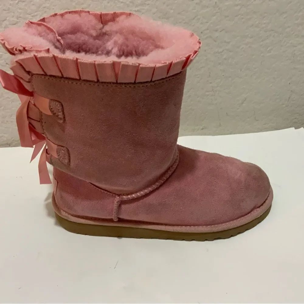 UGG Girls Pink Sheepskin Bailey Bow Ruffles  Boots Girls 1013278K size 4